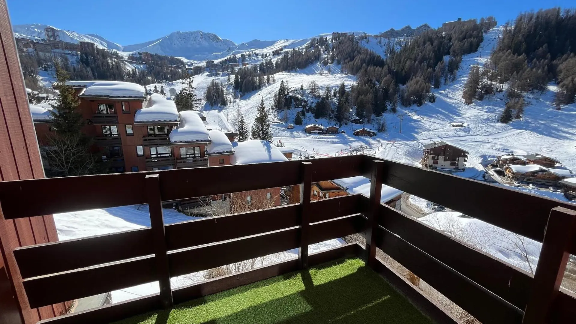 Appartement La Plagne Plein Sud Au Pied Des Pistes, Piscine Et Parking Gratuits
